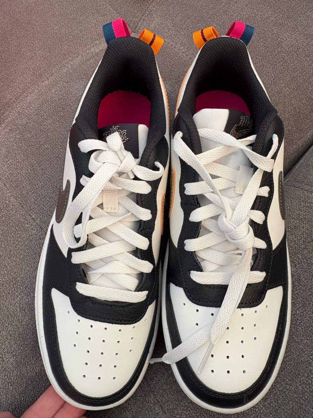 Nike Borough Low SE Sneaker B&W gold/silver Swoosh 6Y/7.5W - Picture 3 of 9